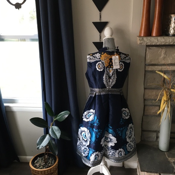 Core de Vague Dress - Picture 2 of 6